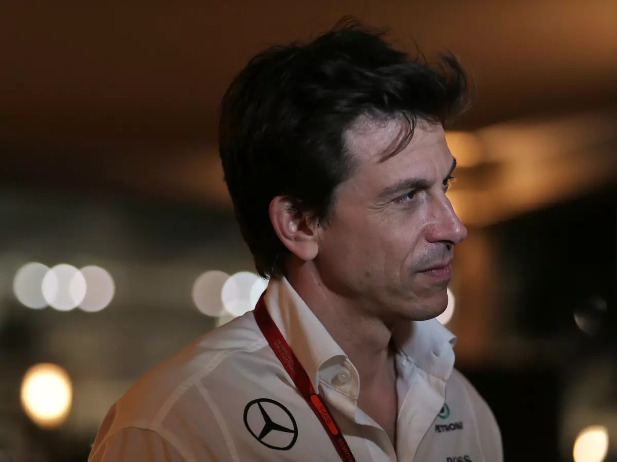 Foto zur News: Toto Wolff: Mercedes will so wenig wie möglich eingreifen