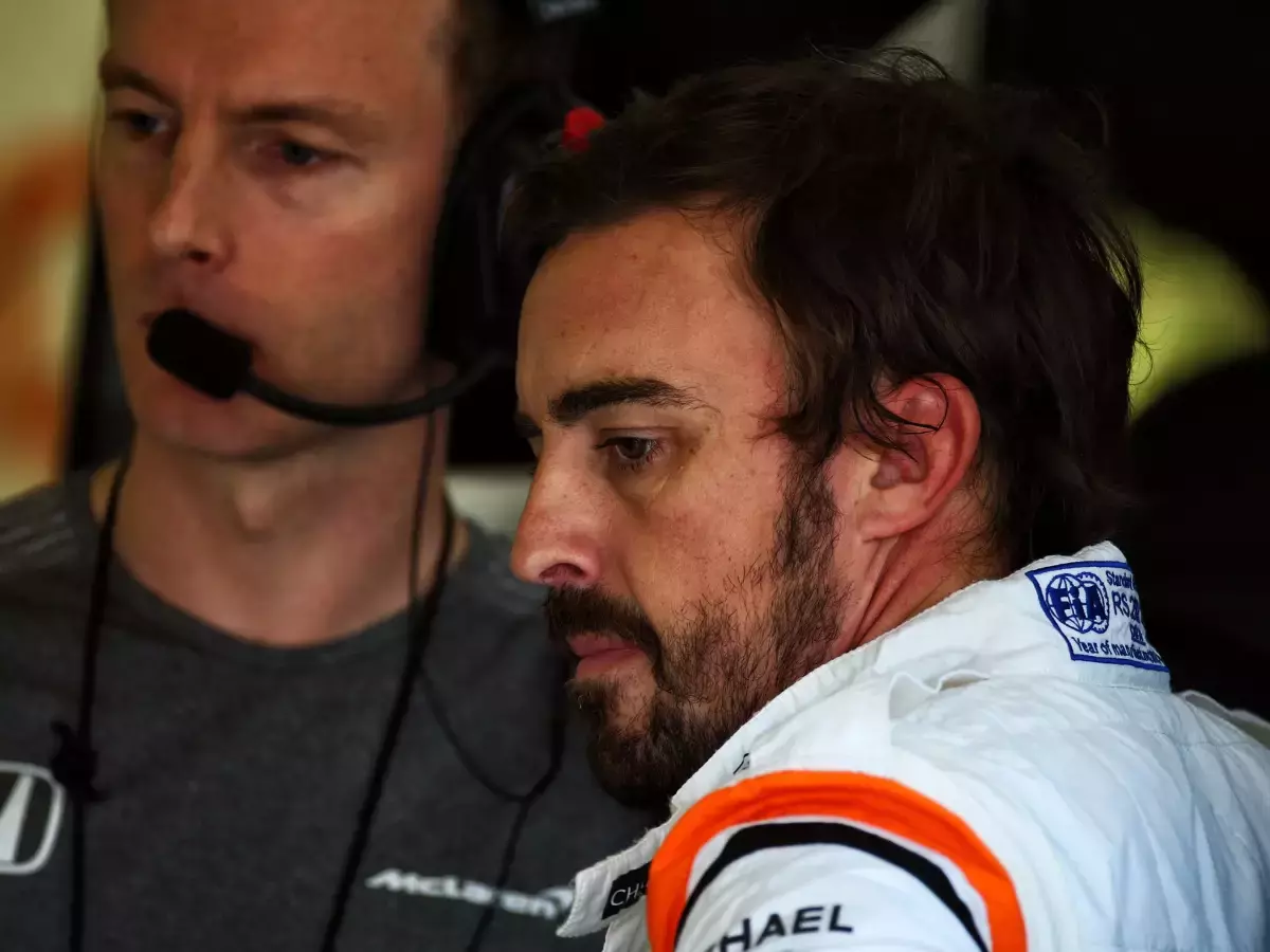 Foto zur News: Hat Fernando Alonso seinen Motorschaden vorgetäuscht?