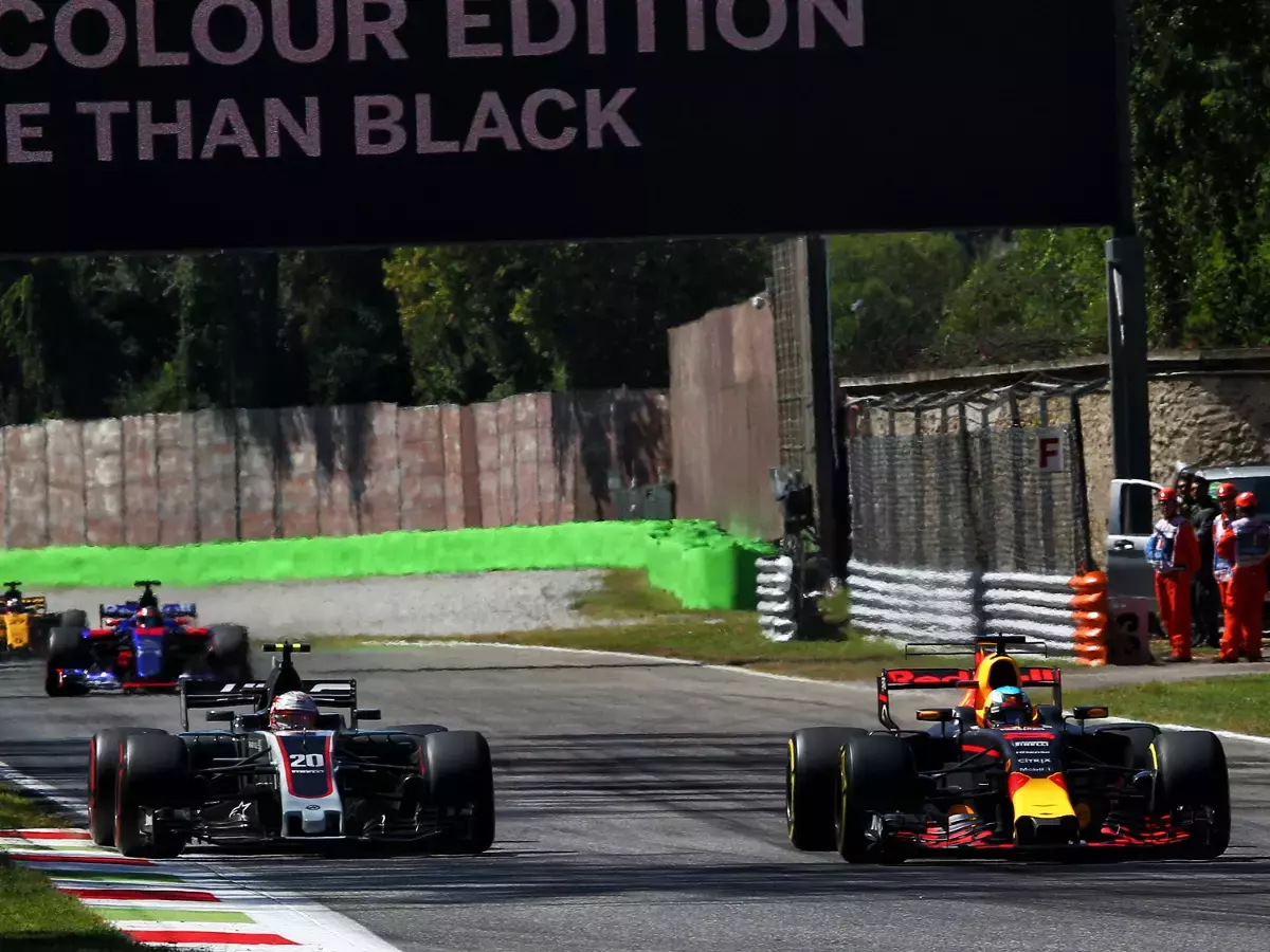 Foto zur News: Keine Strafe für Verstappen: Magnussen motzt gegen FIA