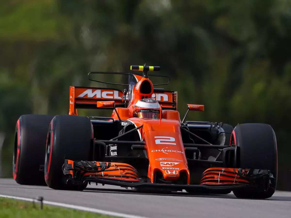 Foto zur News: Vandoorne vor Alonso: Was ist mit dem McLaren-Update los?