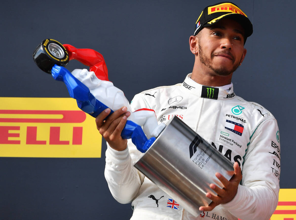 Foto zur News: Siegerpokal in Le Castellet: Hamilton findet ihn potthässlich