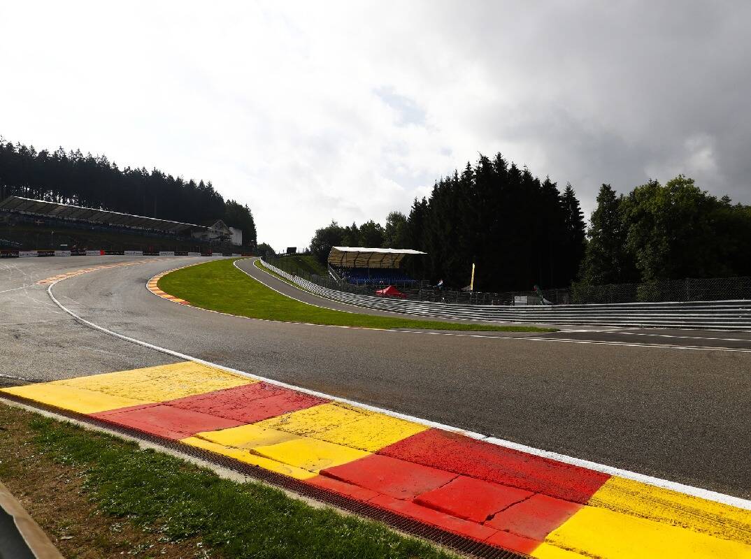 Foto zur News: Formel-1-Wetter Spa: Regenchance für Rennen schwindet