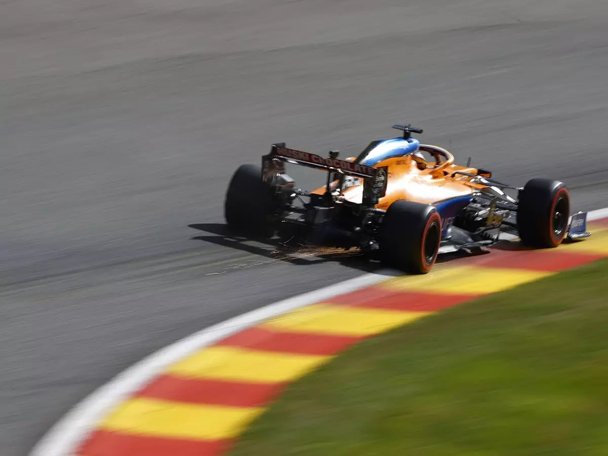 Foto zur News: Carlos Sainz: Renaults "Party-Modus" hat McLaren in Spa geholfen