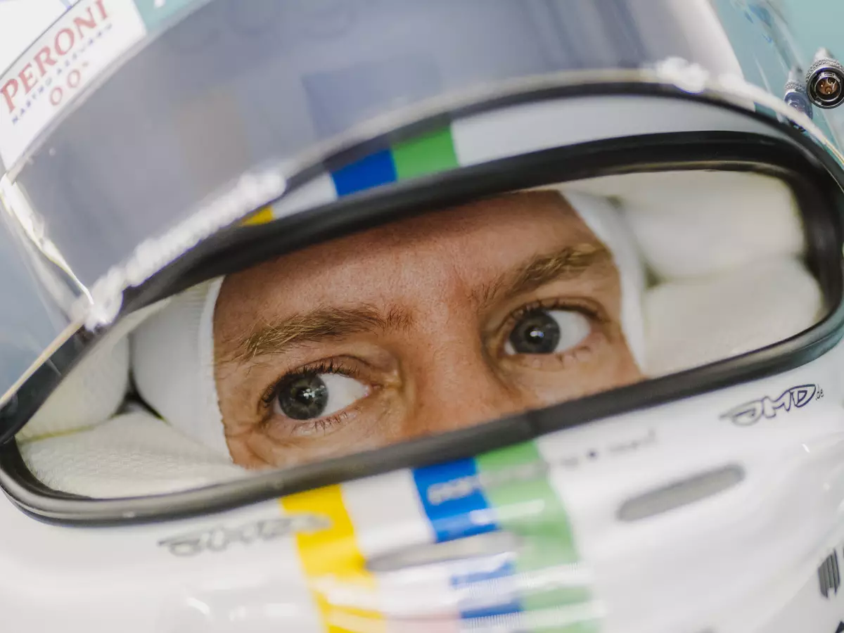 Foto zur News: Vettel erklärt Verbremser in Kurve 1: "Sehr schwer, das einzuschätzen"