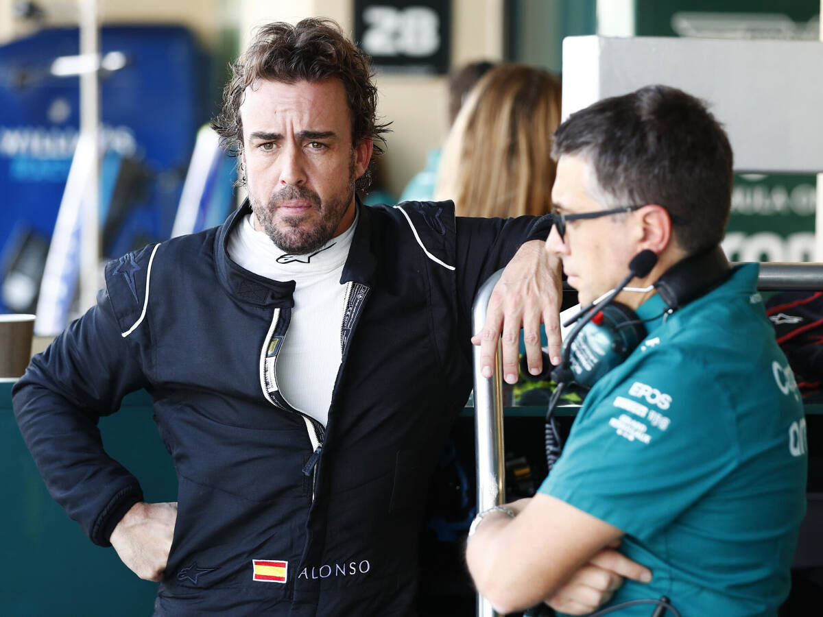 Foto zur News: Aston Martin: Testdebüt von Fernando Alonso "sehr beeindruckend"