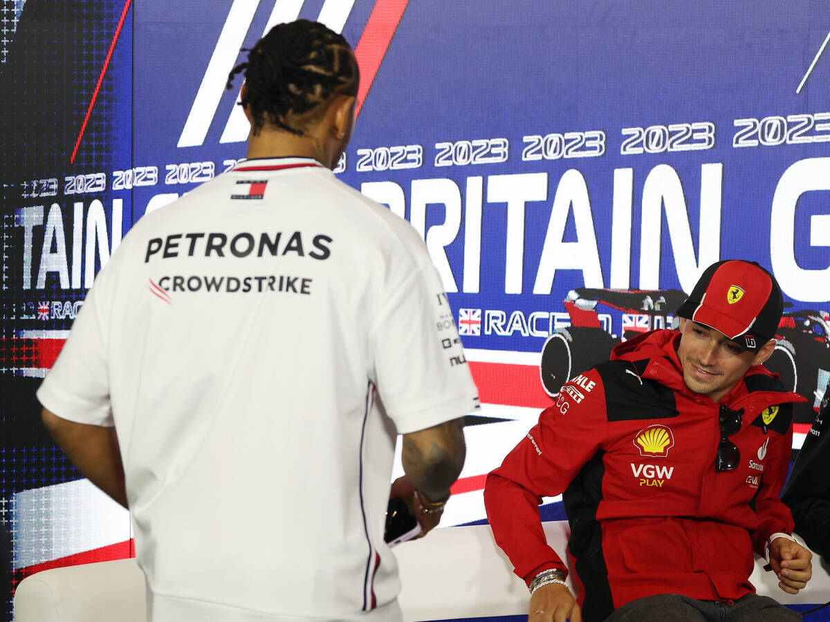 Foto zur News: Hamilton zu spät bei Pressekonferenz: Verwarnung für Mercedes