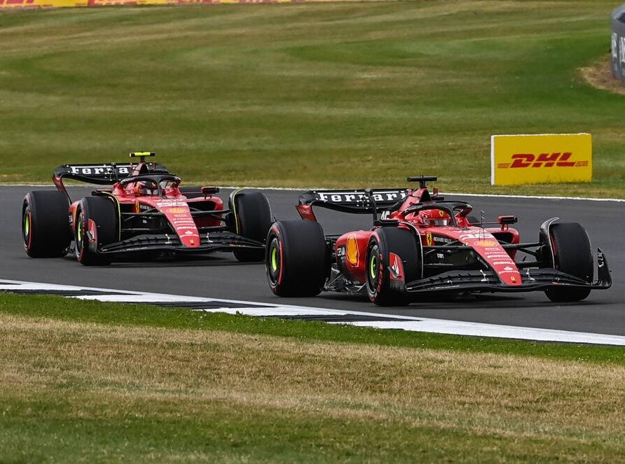 Foto zur News: "Unfair": Was löste den Ferrari-Ärger zwischen Leclerc und Sainz aus?