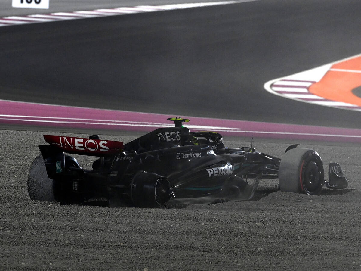 Foto zur News: Lewis Hamilton nimmt Unfall auf sich: "100 Prozent meine Schuld"