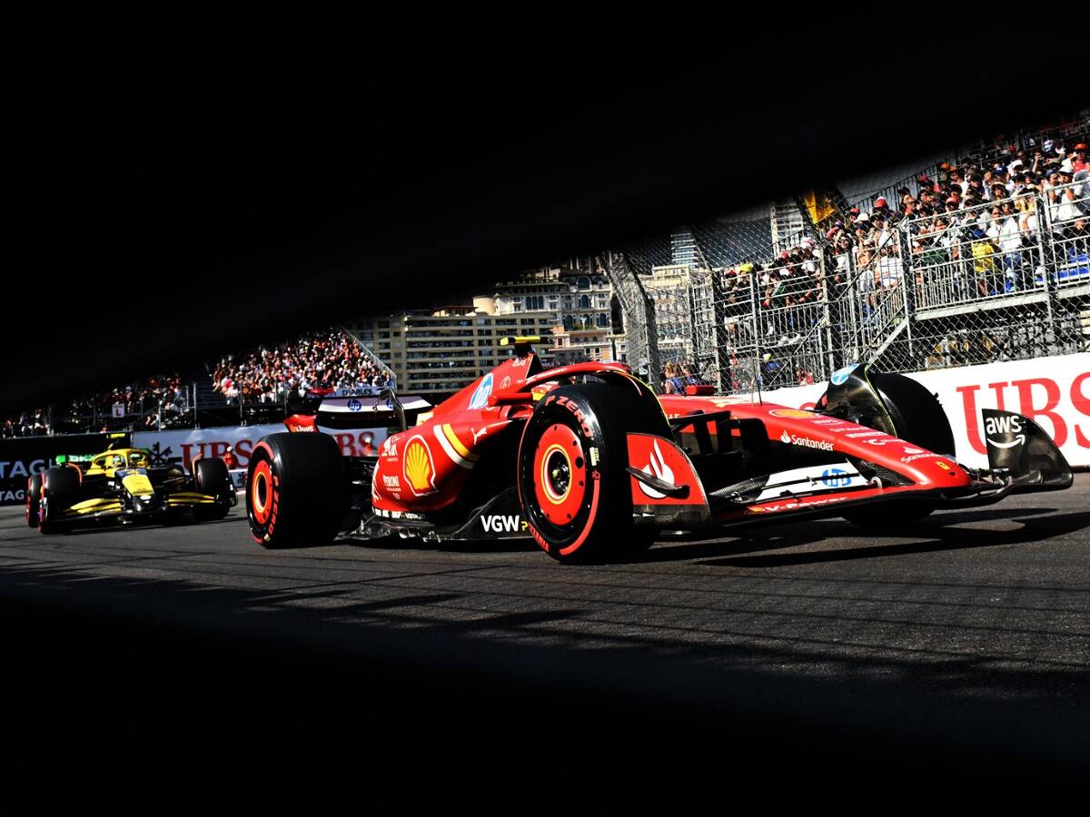 Foto zur News: Norris erklärt Ferrari zum Favoriten: "Ihr Auto passt am besten zur Strecke"