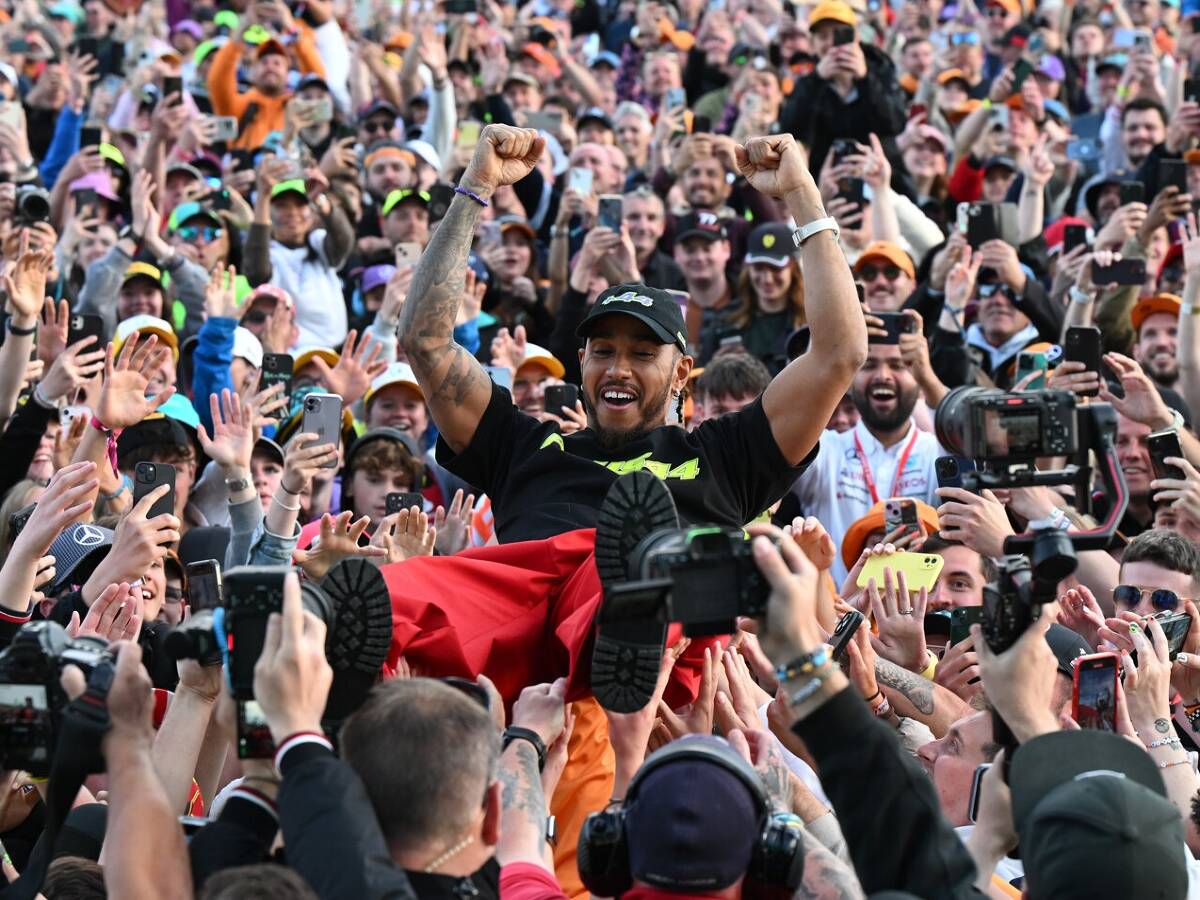 Foto zur News: Wer letzte Nacht am besten geschlafen hat: Lewis Hamilton