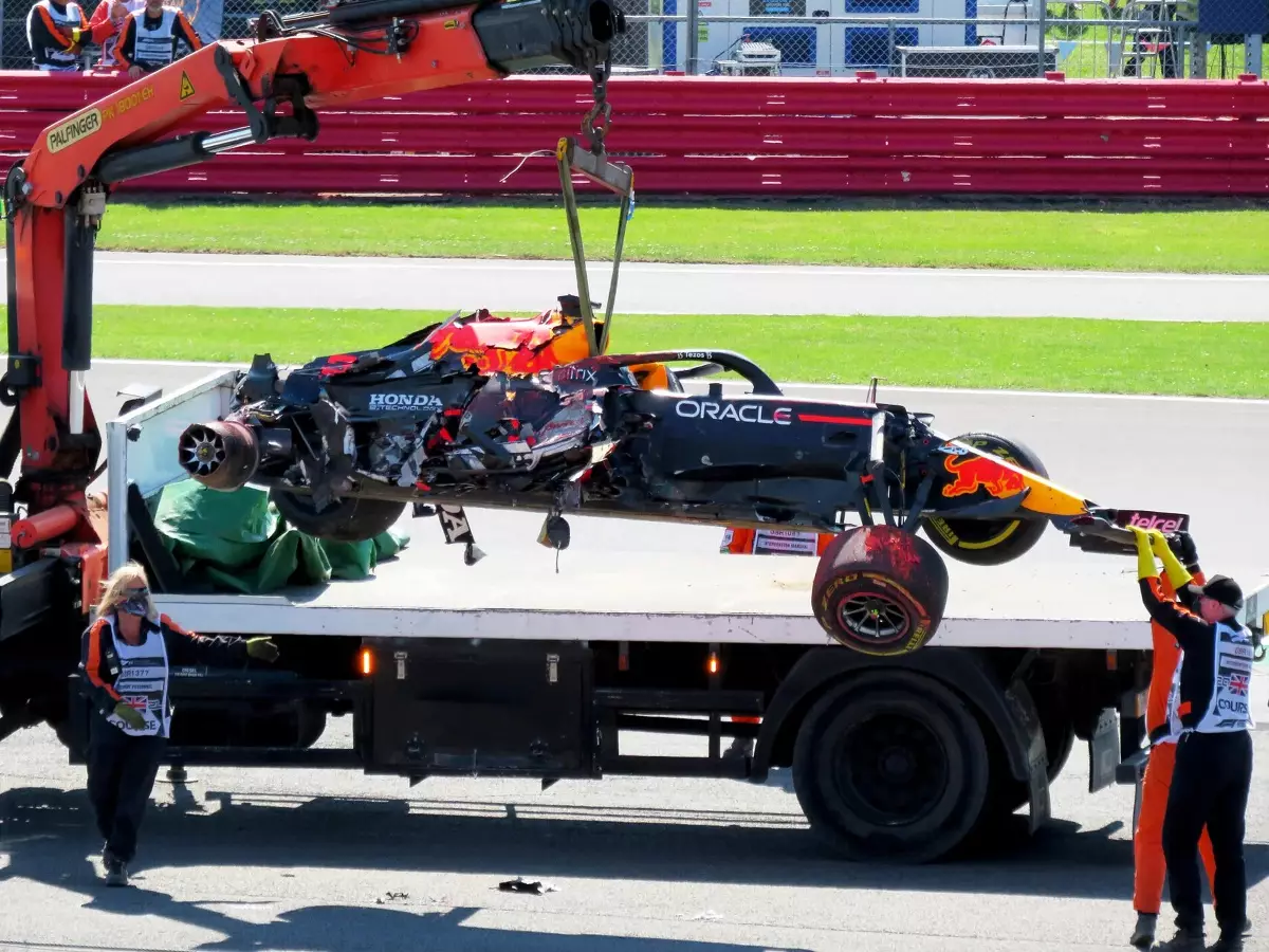 Foto zur News: Verstappen gesteht Sichtprobleme nach Silverstone-Crash 2021