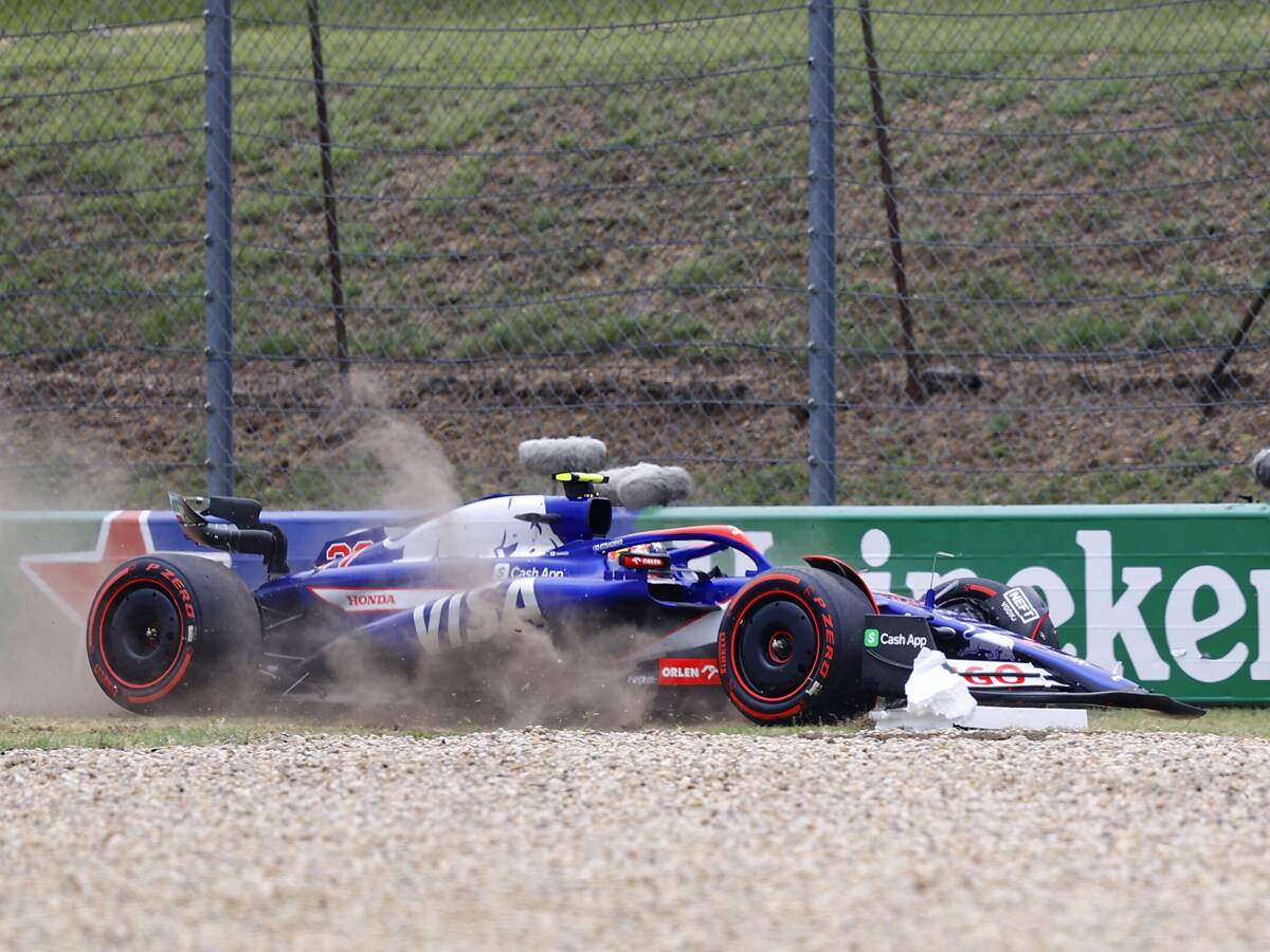 Foto zur News: Nach Tsunoda-Unfall: FIA ersetzt Grünstreifen am Hungaroring durch Kies