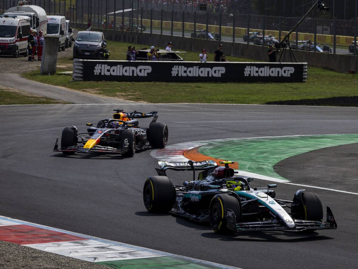 Foto zur News: Verstappen in Monza gleich in zwei Mercedes-Kollisionen verwickelt