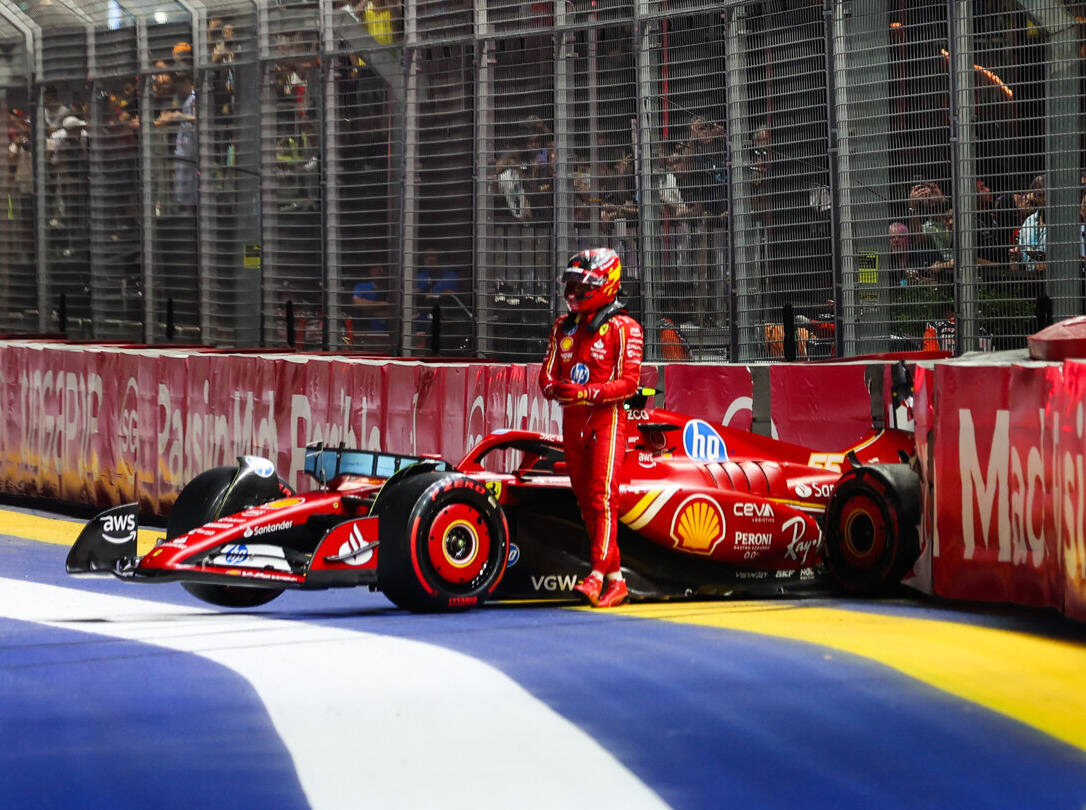 Foto zur News: "Fahrfehler": So erklärt Carlos Sainz seinen Unfall beim Singapur-Qualifying