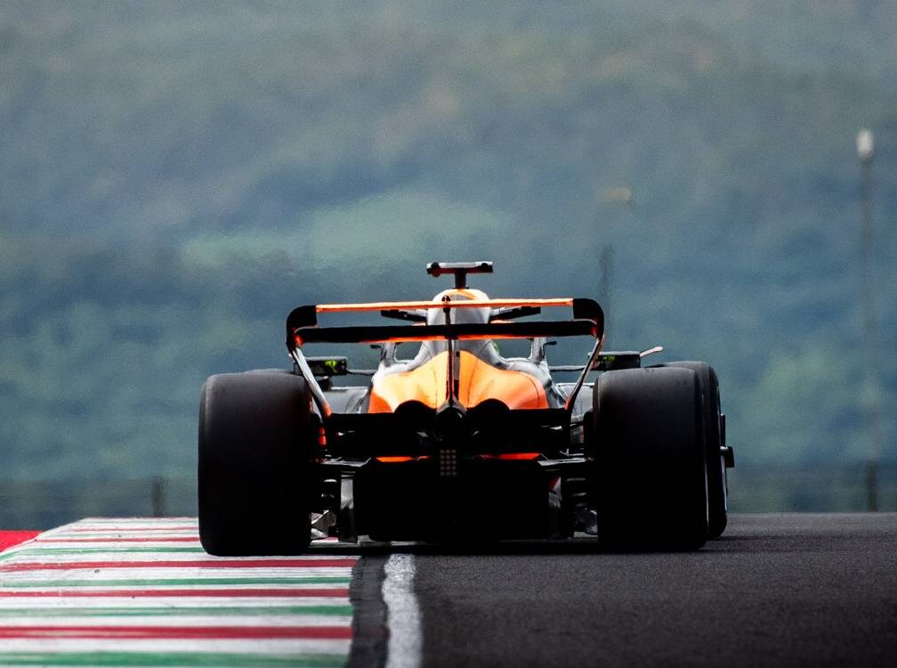 Foto zur News: Pirelli-Probefahrten in Mugello: McLaren testet 2026er-Reifen