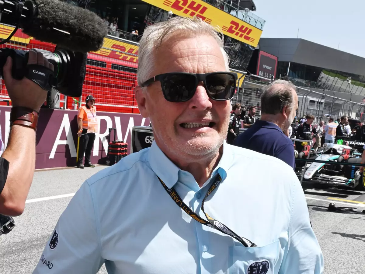 Foto zur News: Johnny Herbert schießt gegen Jos Verstappen zurück