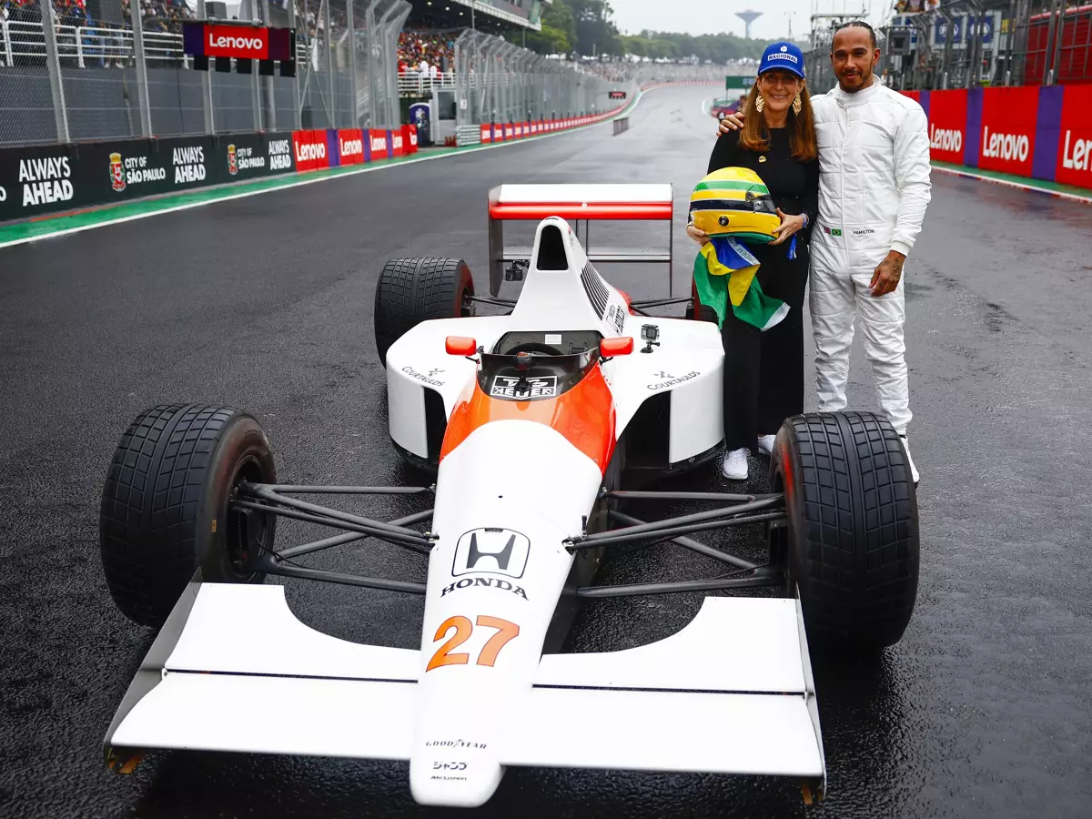 Foto zur News: Hamiltons emotionale Fahrt im Senna-McLaren: "Brauchen wieder H-Schaltung"