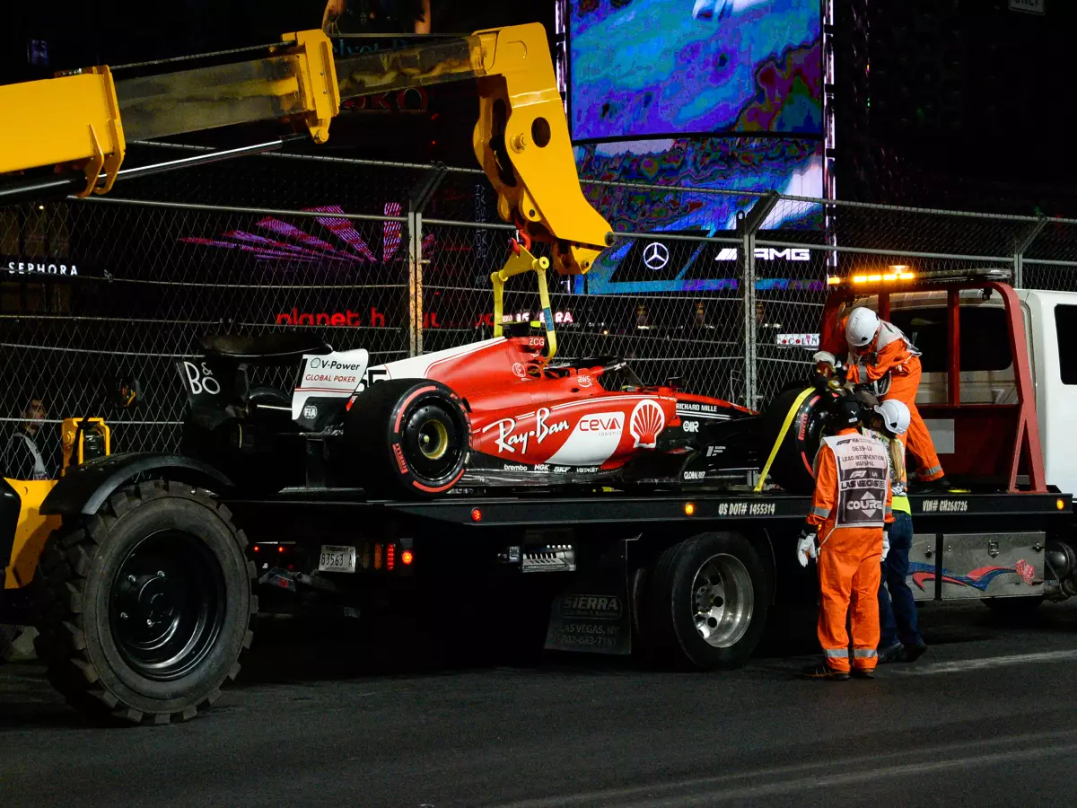 Foto zur News: Formel 1 reagiert: Änderungen an Las-Vegas-Gullydeckeln nach Sainz-Crash