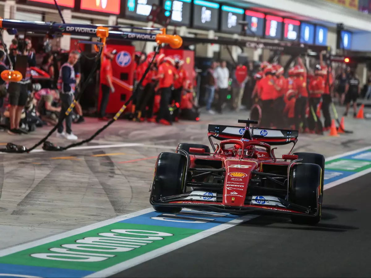 Foto zur News: Trainingsauftakt in Katar: Ferrari zunächst deutlich vor McLaren