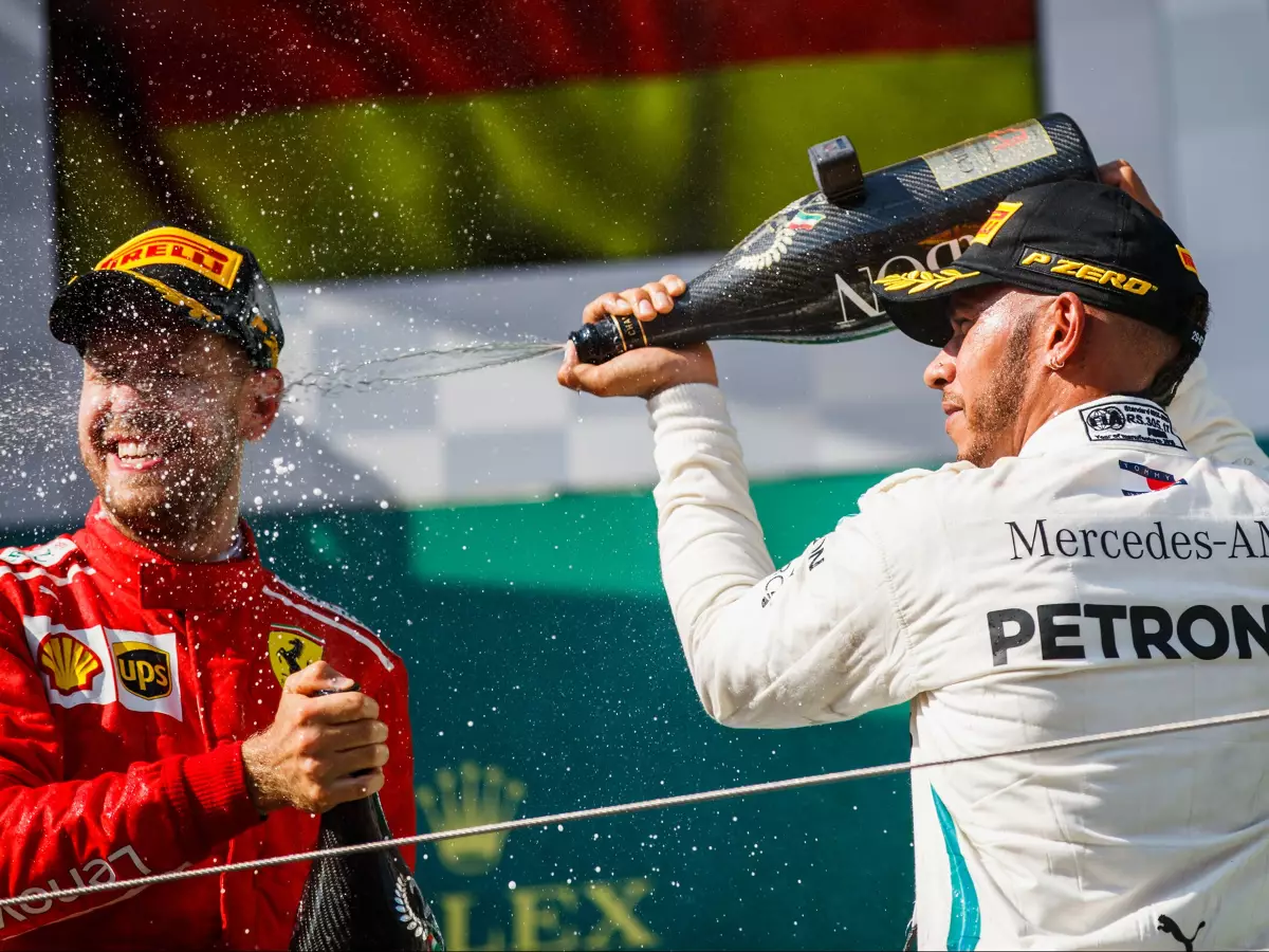 Foto zur News: Hamilton: "Vettel ist der beste Weltmeister, den ich je getroffen habe"