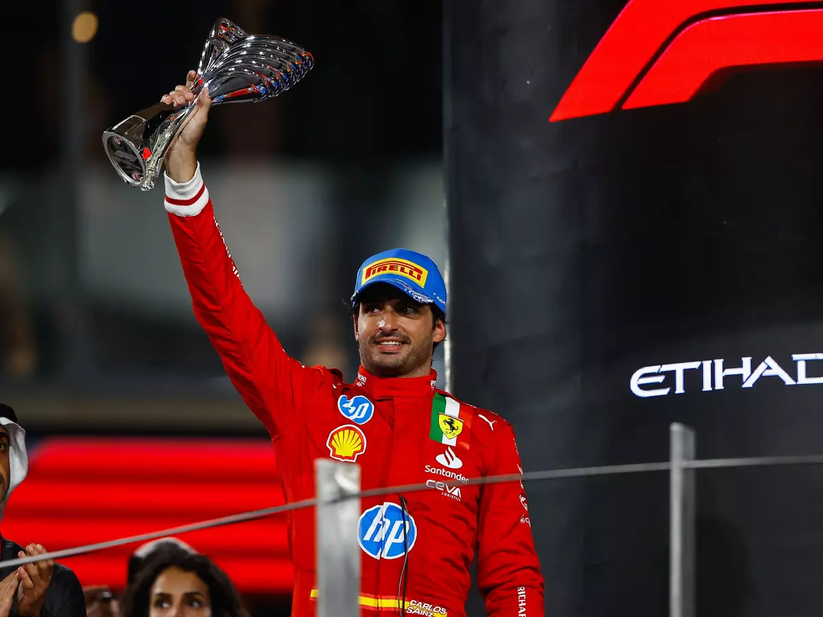 Foto zur News: Wie Carlos Sainz in seinem Abschiedsjahr von Ferrari wahre Größe zeigte