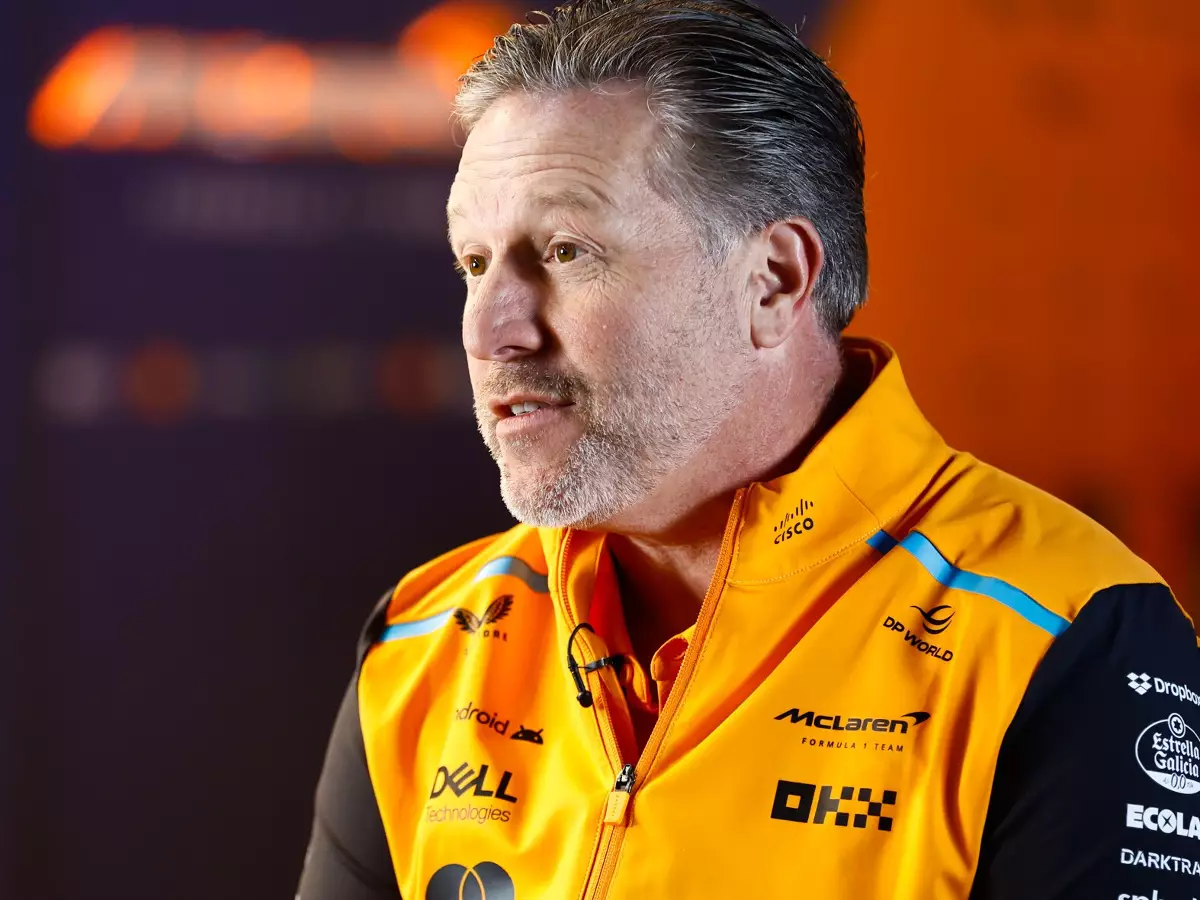 Foto zur News: Zak Brown: McLaren wäre bereit, für Vollzeit-Kommissare zu bezahlen