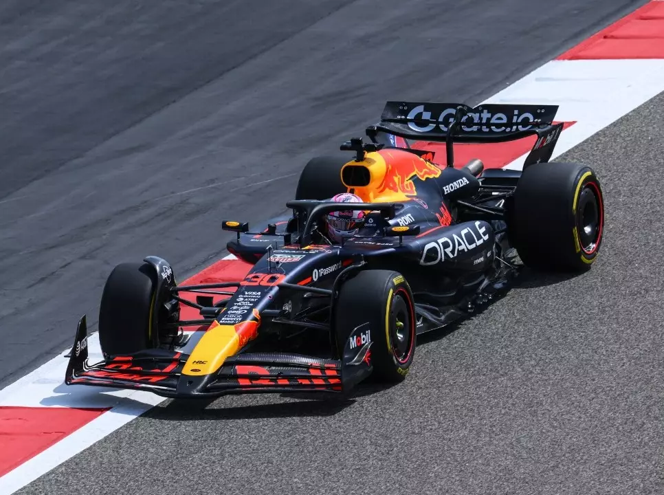 Foto zur News: Verstappen nach ersten Metern im neuen RB21: "Fühlt sich einfach gut an"