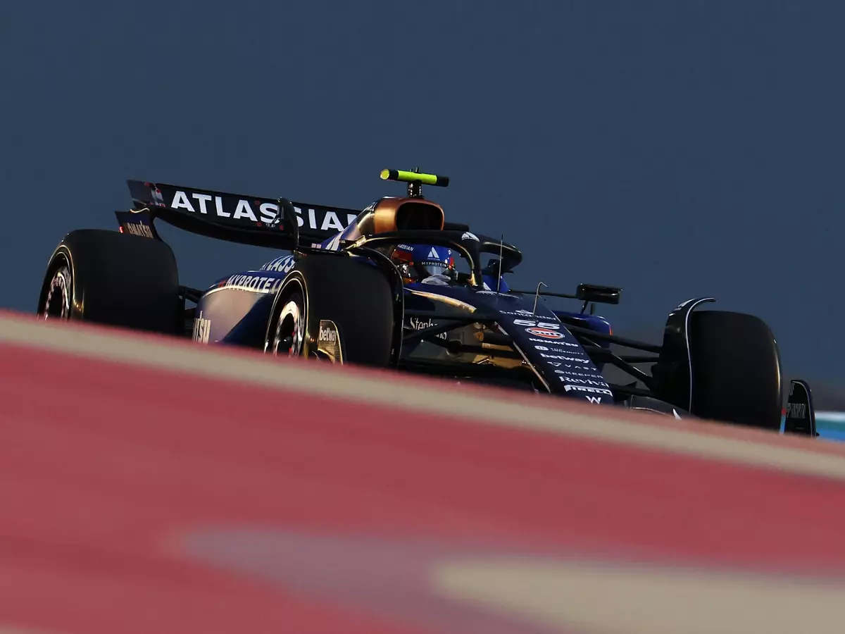 Foto zur News: Donnerstag Bahrain: Williams Erster, aber McLaren gibt den Ton an