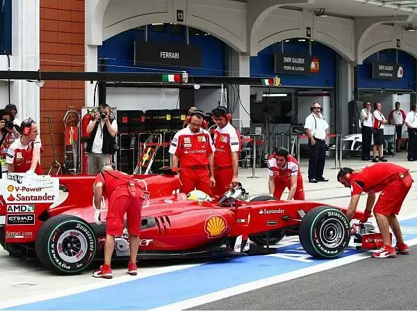 Foto zur News: "Alarmstufe Rot" bei Ferrari vor dem 800. Grand Prix