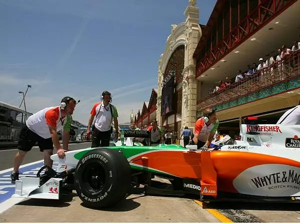 Foto zur News: Lange Gesichter bei Force India