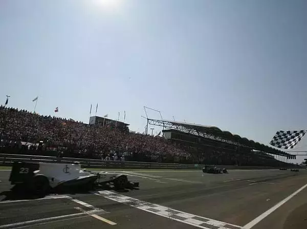 Foto zur News: Sauber: Herrscht Ruhe vor dem großen Sturm?