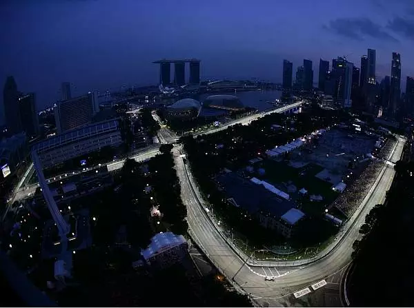 Foto zur News: Marussia-Piloten bereit für die Nachtschicht in Singapur