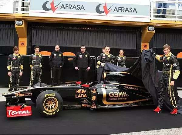 Foto zur News: Renault R31: Schwarz, Gold und viel Hoffnung