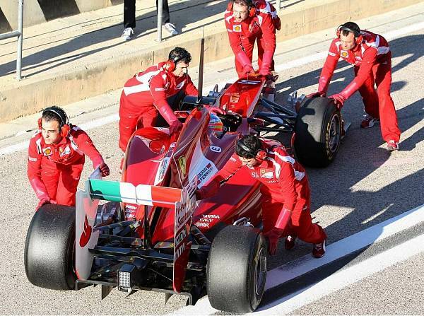 Foto zur News: Alonso: Keine Überraschungen am ersten Testtag