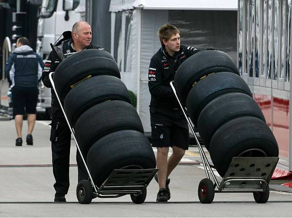 Foto zur News: FIA segnet Pirelli-Freitagstests ab