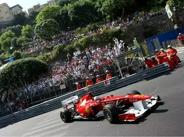 Foto zur News: Monaco: Bestzeit für Alonso, Vettel nur Fünfter