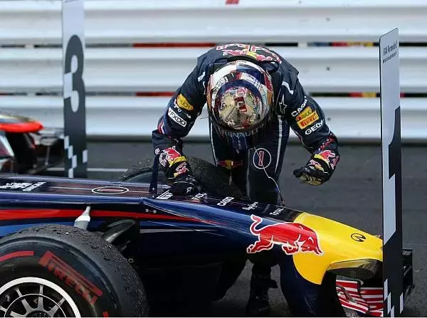 Foto zur News: Zitterpartie für Red Bull: Vettel mit Risiko zum Sieg