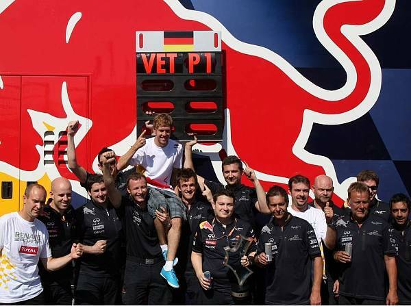 Foto zur News: Red Bull: Vettel besiegt Alonso und das Reglement