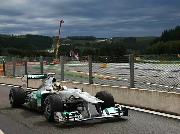 Foto zur News: Mercedes mit Auftakt zufrieden: Typisch Spa!