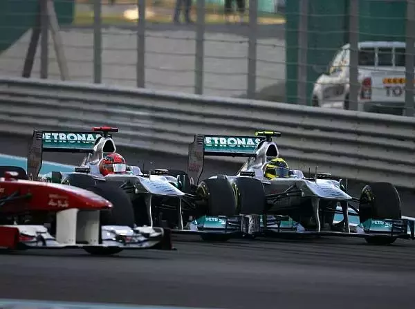 Foto zur News: Kämpferische Mercedes-Piloten punkten in Abu Dhabi