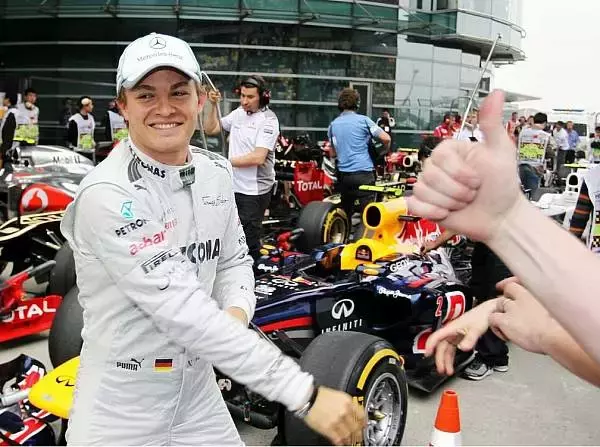 Foto zur News: Mercedes schlägt zu: Qualifying-Vorteil ausgespielt