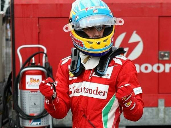 Foto zur News: Ferrari: Alonso macht die gesamte Konkurrenz nass