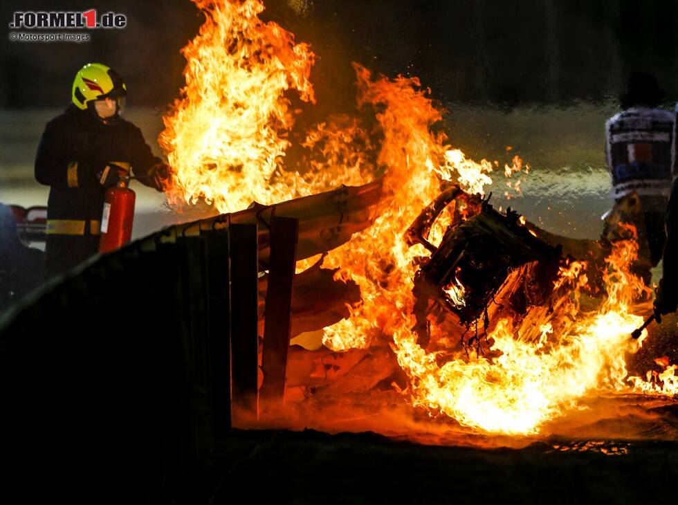 Foto zur News: Der Feuerunfall von Romain Grosjean beim Bahrain-Grand-Prix 2020