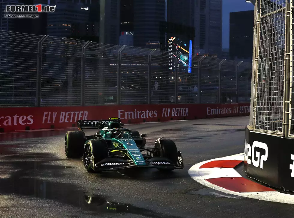 Foto zur News: Sebastian Vettel (Aston Martin AMR22) im Training zum Formel-1-Rennen in Singapur 2022