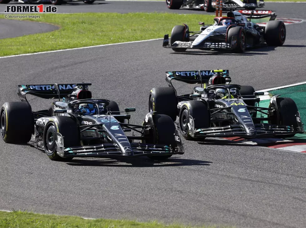 Foto zur News: George Russell und Lewis Hamilton beim Formel-1-Rennen in Japan 2023