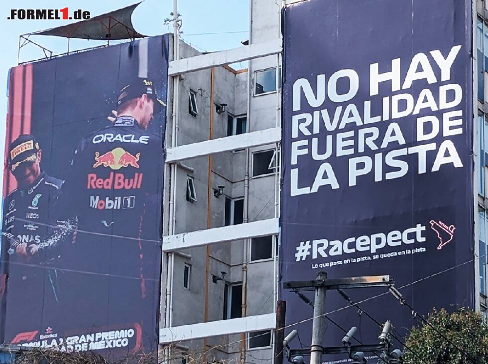 Foto zur News: Plakat in Mexiko-Stadt vor dem Mexiko-Grand-Prix 2023