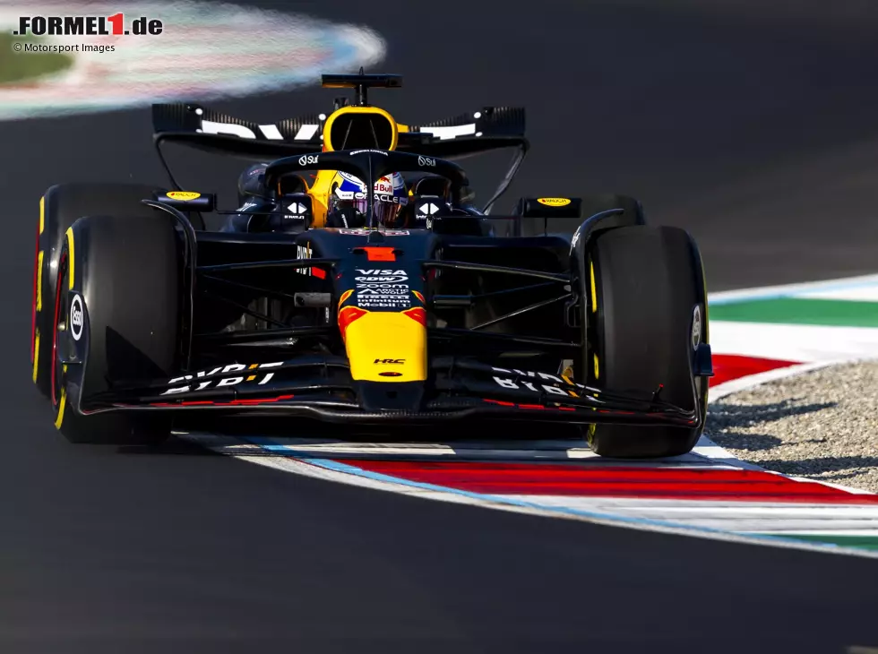 Foto zur News: Max Verstappen im Red Bull RB20 beim Formel-1-Freitagstraining in Monza 2024