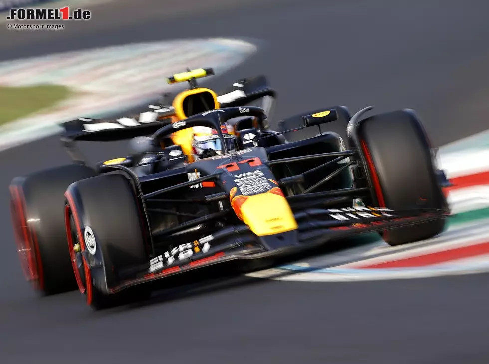 Foto zur News: Sergio Perez im Red Bull RB20 beim Formel-1-Rennen in Monza 2024