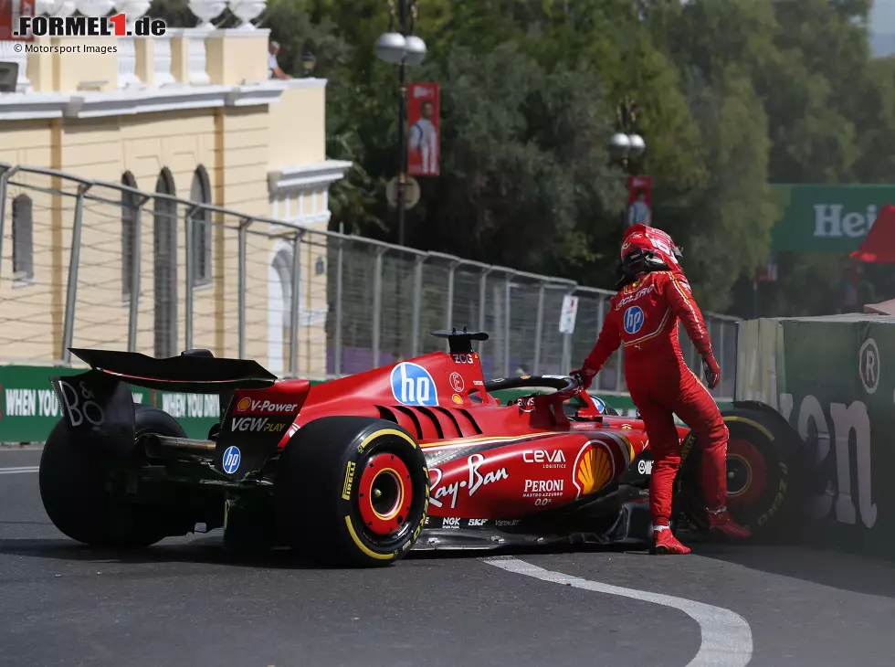 Foto zur News: Charles Leclerc (Ferrari) verunfallt im Training zum Formel-1-Rennen in Baku 2024