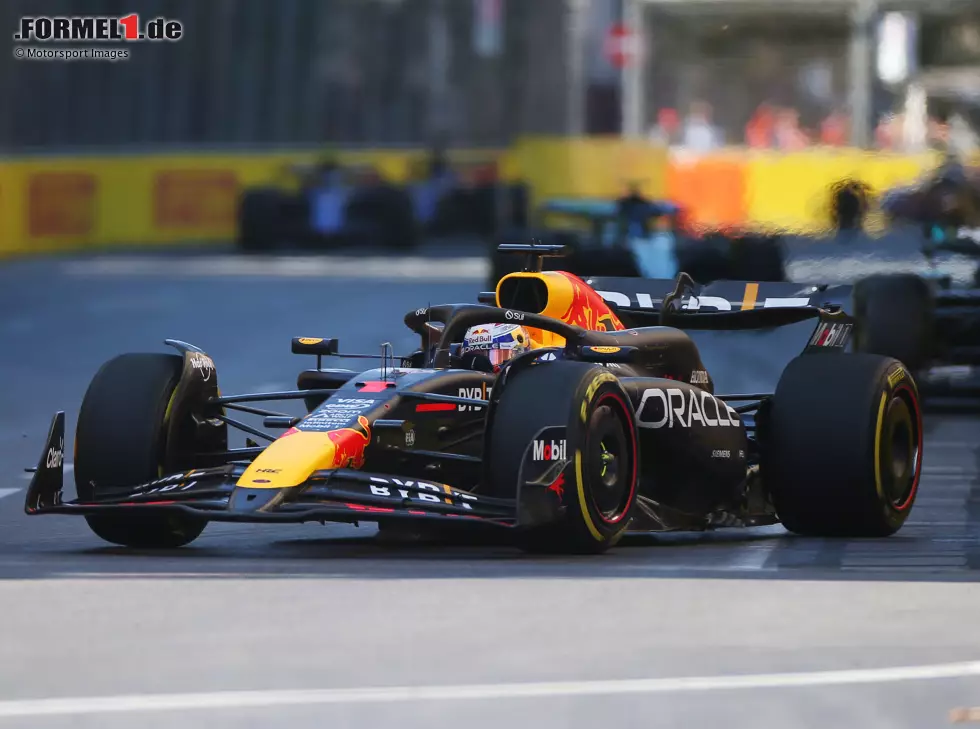 Foto zur News: Max Verstappen (Red Bull RB20) beim Formel-1-Rennen in Baku 2024